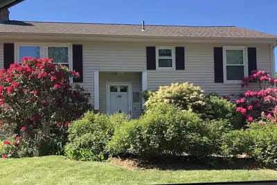 Image de Belle maison Narragansett, quartier calme près de la plage et de la magnifique rivière Narrow