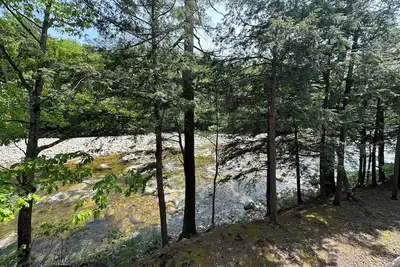 Image de Beau Condo 2 chambres à proximité de la montagne et de la ville!