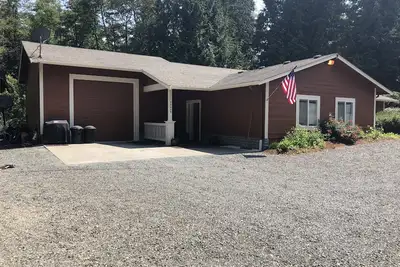 Image de Maison moderne ouverte et spacieuse près de Kayak Point