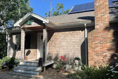 Image de Lumière, Airy contemporain, à pied de Dyer étang le long chemin Woodland