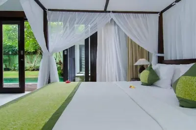 Image de Villa de 3 chambres avec piscine privée dans le centre de Seminyak, boutiques, plage, entretien ménager!