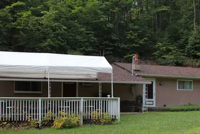 Image de Andrus Cottage situé à 3 / 10s d'un mile d'une belle crique sur le lac Raystown.