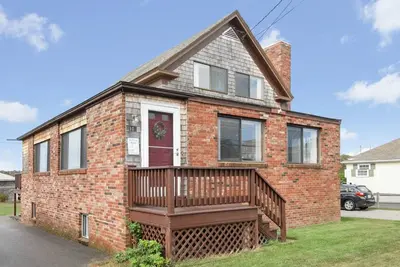 Image de Wells Beach Cottage avec de belles vues sur l'océan et le marais