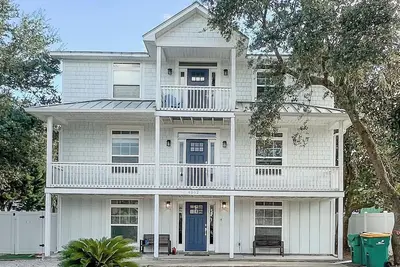 Image de 6 Br / 4ba - Piscine privée / FirePit / Yard - 1 bloc à la plage