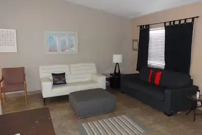 Image de Grand Prix - Chaud 3br moderne, confortable, 2ba