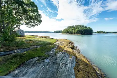 Image de Bord De L'Eau Seclus Gorgeous-Ouvertures en Septembre