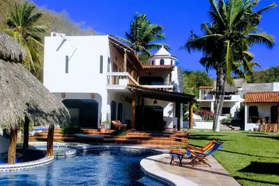 Image de Villa avec piscine en bord de mer
