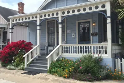 Image de «Cottage at the Cove» historique à Lover's Point - Votre maison loin de chez vous