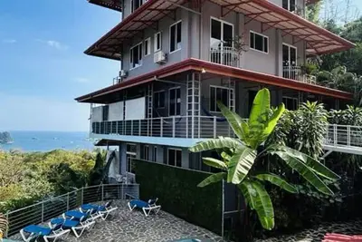 Image de Vue en hauteur sur le parc national et la baie Manuel-Antonio/ 4 personnes