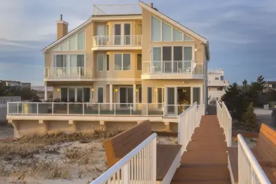 Image de 8br Luxury Oceanfront House Jacuzzi + Piscine Face à l'océan Appel Pour SPÉCIAL mai