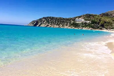 Image de Emplacement parfait en bord de mer - à 40 mètres de la mer. (Wifi gratuit)