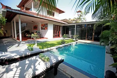 Image de Villa de 2 chambres avec piscine dans le centre de Seminyak, à quelques minutes à pied des boutiques, des restaurants et de la plage