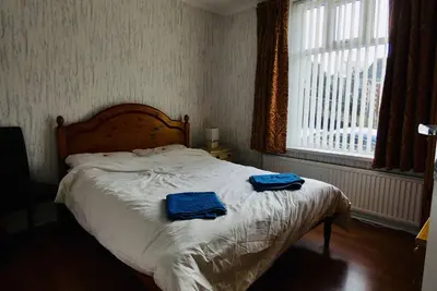 Image de Toute la colline Breeze House - jusqu'Ă 9 personnes