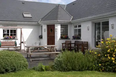 Image de Maison de campagne de charme, près de Scenic Seaside Westport Town