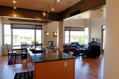 Image de Condo Spacieux Deux Histoires Avec Piscine INTÉRIEURE - Beaucoup De Chambre Pour Toute La Famille!