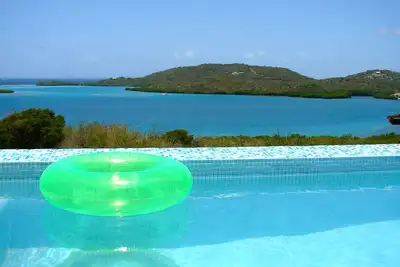 Image de Exclusif maison avec piscine et des vues imprenables sur l'océan. .