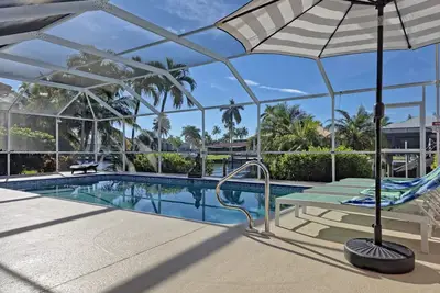 Image de Maintenant disponible - 4 chambres, 3 salles de bains, piscine, ���� proximité de la rivière