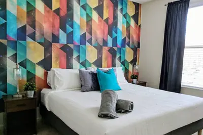 Image de Situé au centre de Uptown Charlotte. Marchez vers tout. Salle de sport, piscine, parking gratuit