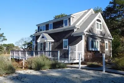 Image de Attractive 3br Cape Home près de la plage Indian Neck Beach