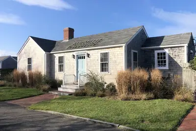 Image de Brant Point, meilleur emplacement sur l'île! Cottage Nantucket récemment rénové