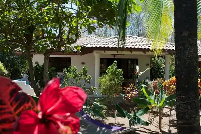 Image de Belle Casa Mambo; plage / piscine / surf / wi-fi / télévision par câble / ac