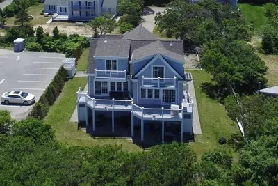 Image de Peut accueillir 12 personnes avec vue sur la baie de Cape Cod, 6 Bd / 6 Bth