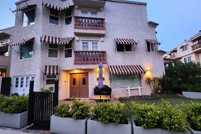 Image de Belle, spacieuse et haut de gamme 1 Bdrm 2 Bath Villa de style toscan. 2 couchages.