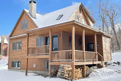Maison unifamiliale, vues spectaculaires sur les montagnes, skis aux pieds