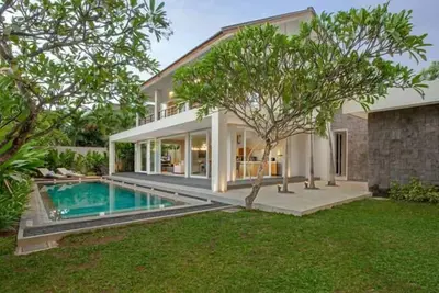 Image de Villa de 2 chambres avec piscine dans des villas de 4 chambres près de Finns et de la plage de Canggu