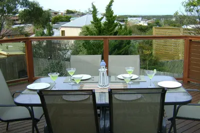 Image de Ocean Grove Holiday House spacieux 4 chambres, 3 salles de bain, près de la plage et des boutiques 7 personnes