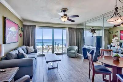 Image de Fauteuil inclinable à bascule, lits moelleux avec service de plage inclus - Soyez confortable à la plage!