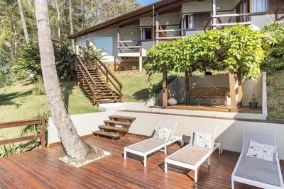 Image de Luxueuse maison de plage avec piscine et vue magnifique sur la mer