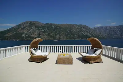 Image de Penthouse Stoliv Jusqu'à 9 lits à 5 m de la mer Ponton privé Terrasse 95m2 Seawiev