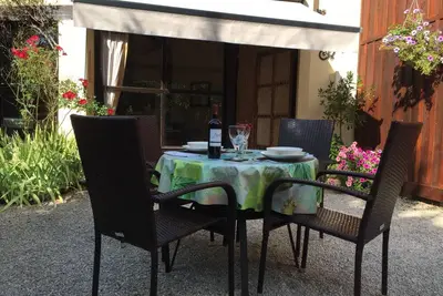 Image de Gîte de charme avec une chambre dans un village