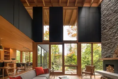 Image de Modernist Haliburton Luxury: séjour au bord d'un lac 4 saisons avec sentiers de randonnée privés