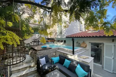 Image de Très jolie petite maison avec jardin proche de la Croisette et des plages