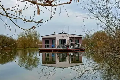 Image de Maison Flottante, Piscine, Hammam, Sauna, Balneo