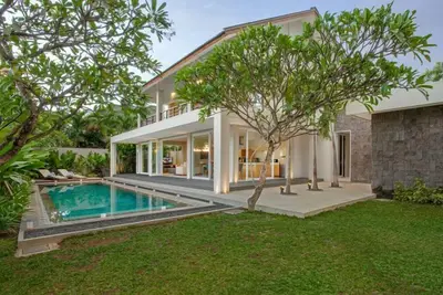 Image de 4 Br Modern Pool Villa à Canggu, Personnel