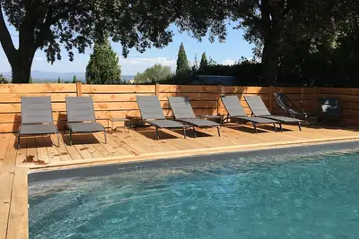 Image de \" Cocon\" de verdure avec piscine en Drôme Provençale