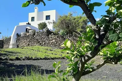 Image de Finca de vacances rustique avec vue sur la mer