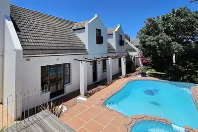 Image de Spacious self catering villa with pool & jacuzzi, sleeps11(13)