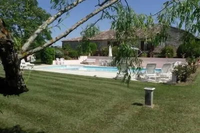 Image de Maison de charme, très bien équipée avec tennis privé et piscine chauffée