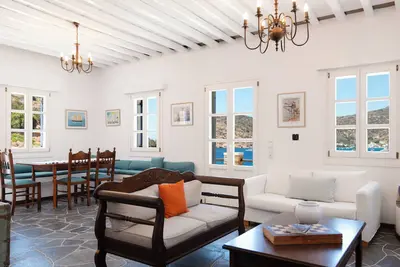 Image de Villa cycladique avec une vue magnifique sur la baie de Vathy sur l'île de Sifnos! !