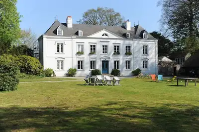 Image de Maison de charme avec parc arboré, proche mer, tout confort. \nIdéal en famille.