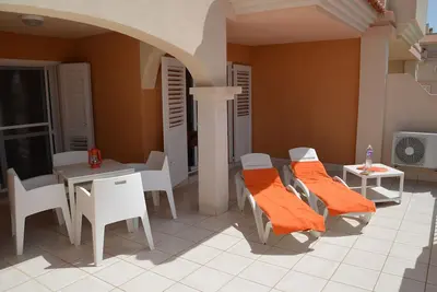 Image de Appartement vue mer à Almérimar Marina & Golf Resort avec piscine.