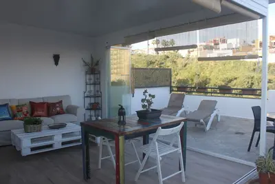 Image de Magnifique penthouse sur la cĂ´te, avec grande terrasse, vue sur la mer et Wifi