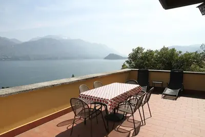 Image de Grand appartement dans un quartier résidentiel donnant sur le lac