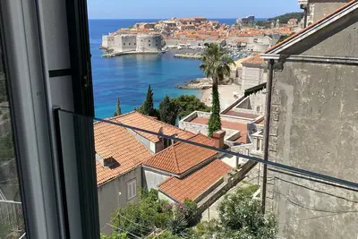 Image de appartement de rêve méditerranéen avec vue sur la vieille ville