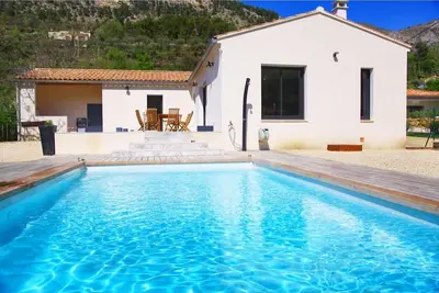 Image de Villa climatisée de plain pied avec piscine sécurisée pour 11 personnes