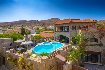 Image de Villa Belladonna - Une villa en pierre avec piscine